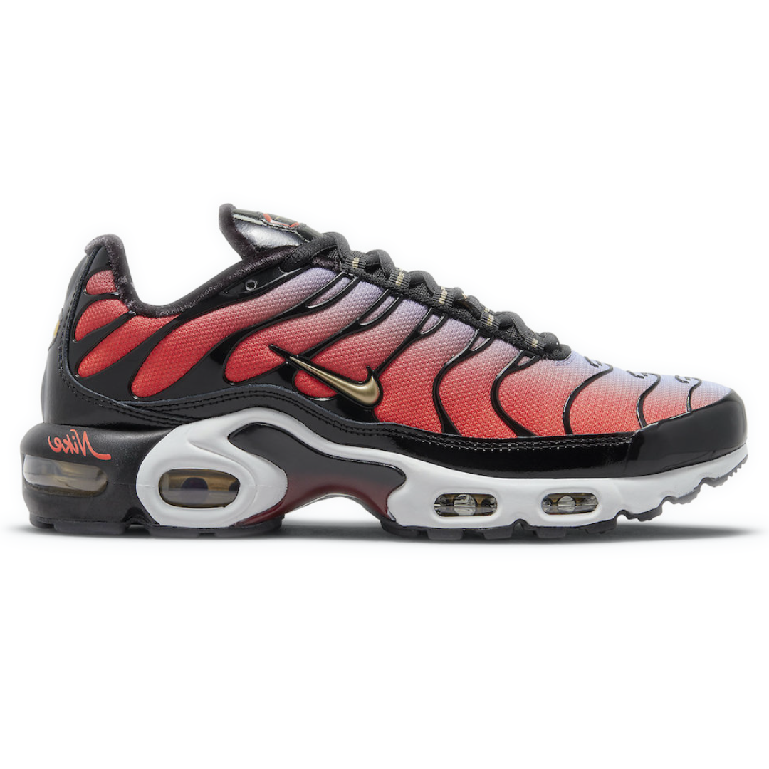 Nike air max plus womens black store and red