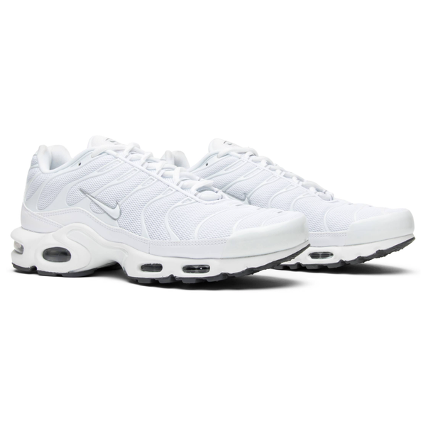 Nike black hot sale and white tns